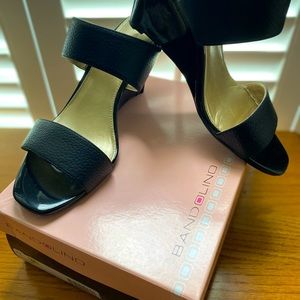 EUC sz 11 Bandolino Strappy Wedge Sandals